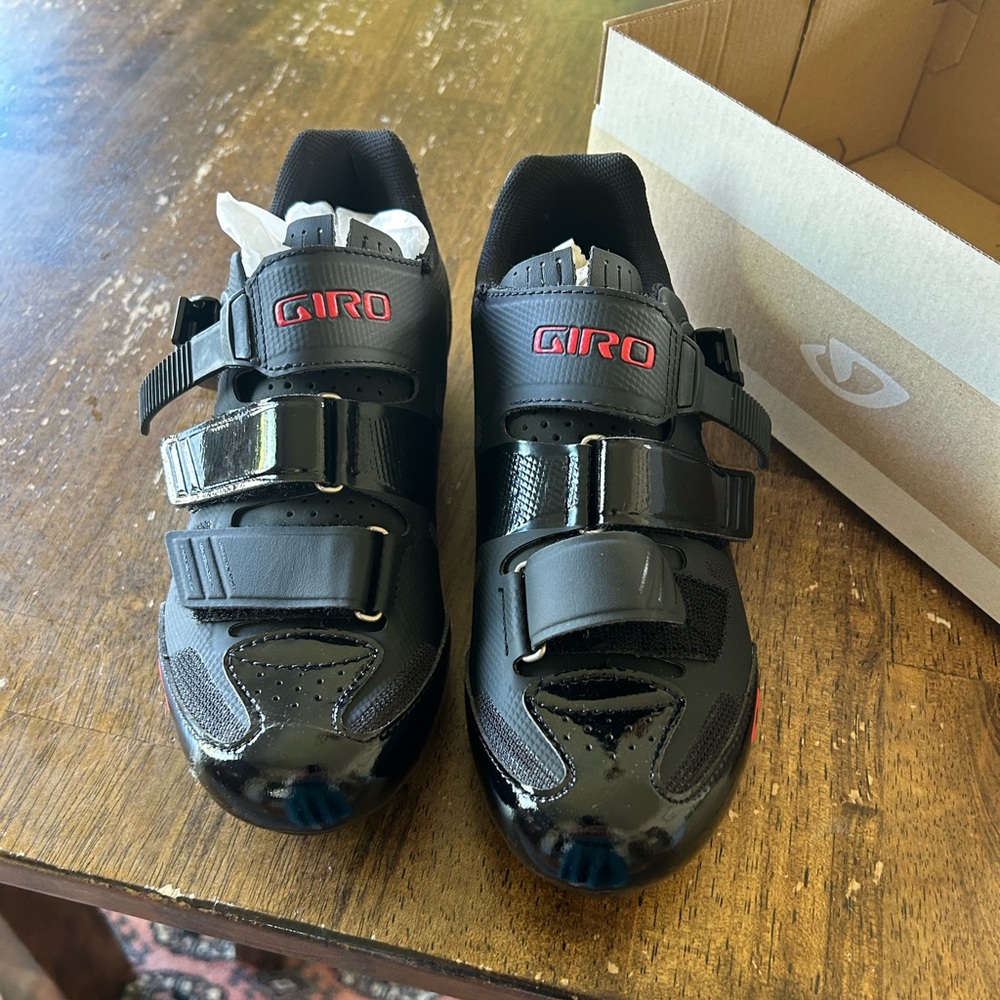 Giro Apeckx II, size 39.5, never been worn.